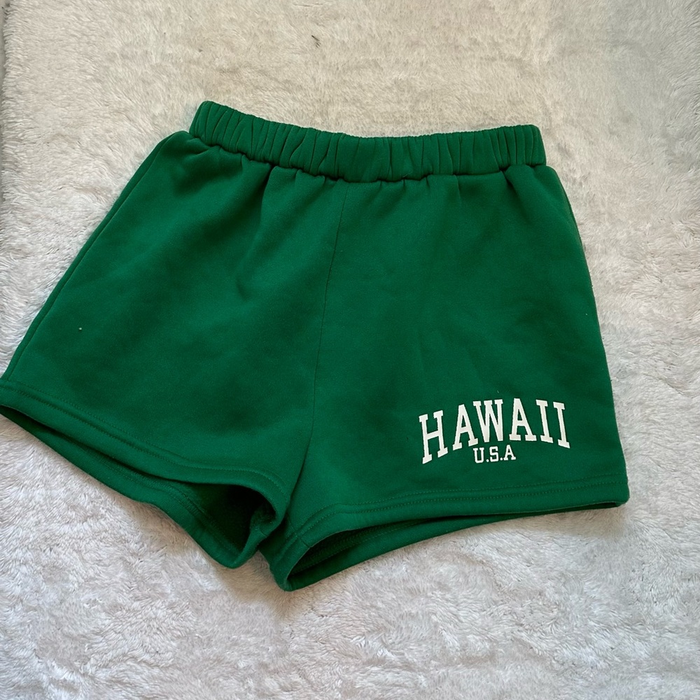 Green Hawaii shorts